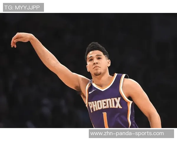 布克谈狄龙关键时刻表现称球队希望他持续带来积极能量