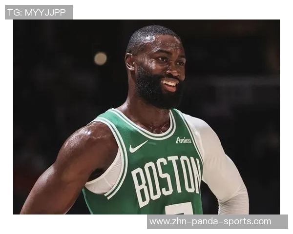 杰伦布朗表现出色17投8中斩获20分外加8篮板5助攻4抢断三分球命中率待提升 杰伦布朗表现出色17投8中斩获20分外加8篮板5助攻4抢断三分球命中率待提升